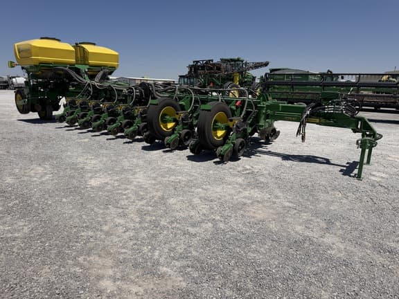 Image of John Deere 1775 equipment image 4