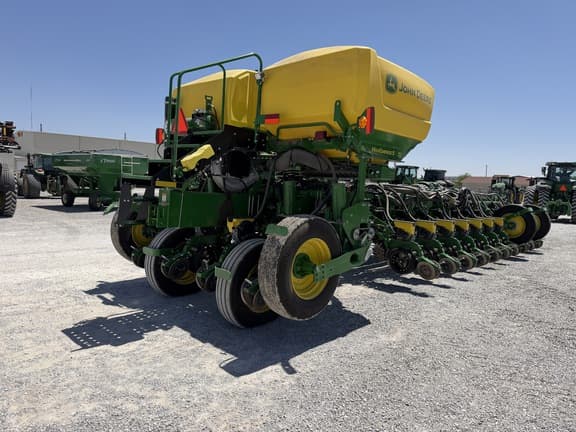 Image of John Deere 1775 equipment image 2