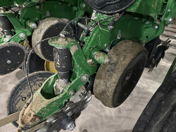 Image of John Deere 1775 equipment image 3