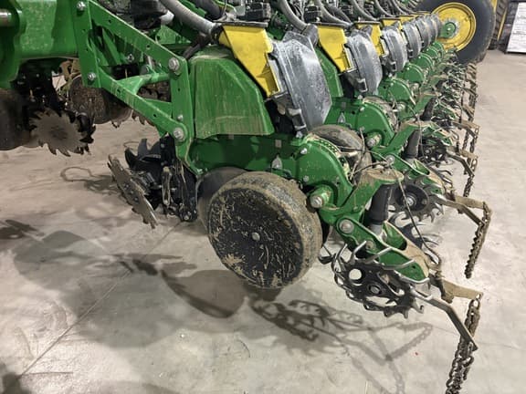 Image of John Deere 1775 equipment image 2