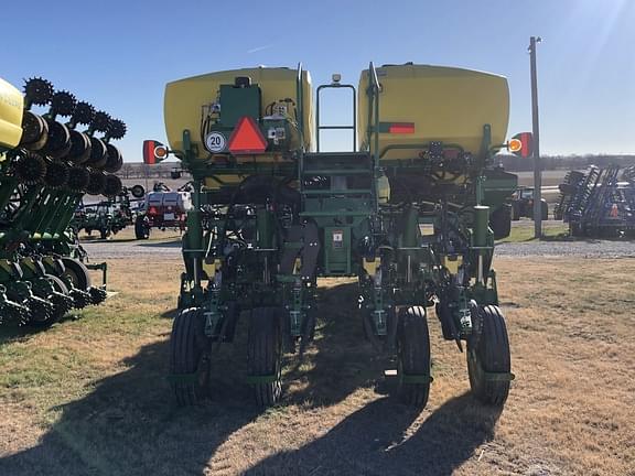 Image of John Deere 1775 equipment image 4