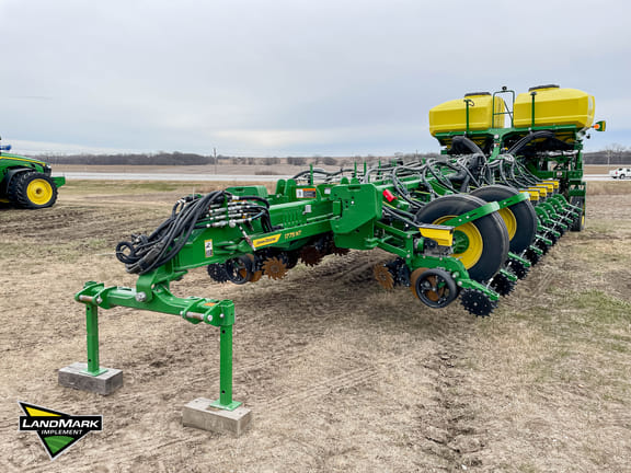 Main image John Deere 1775