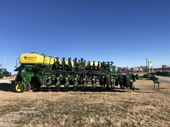 Image of John Deere 1775 equipment image 2