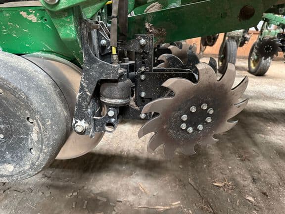 Image of John Deere 1775 equipment image 4