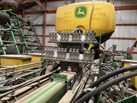 Image of John Deere 1775 equipment image 3