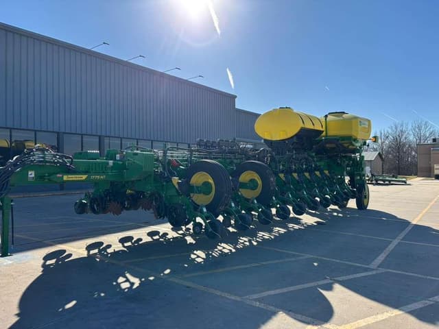 Image of John Deere 1775 equipment image 4