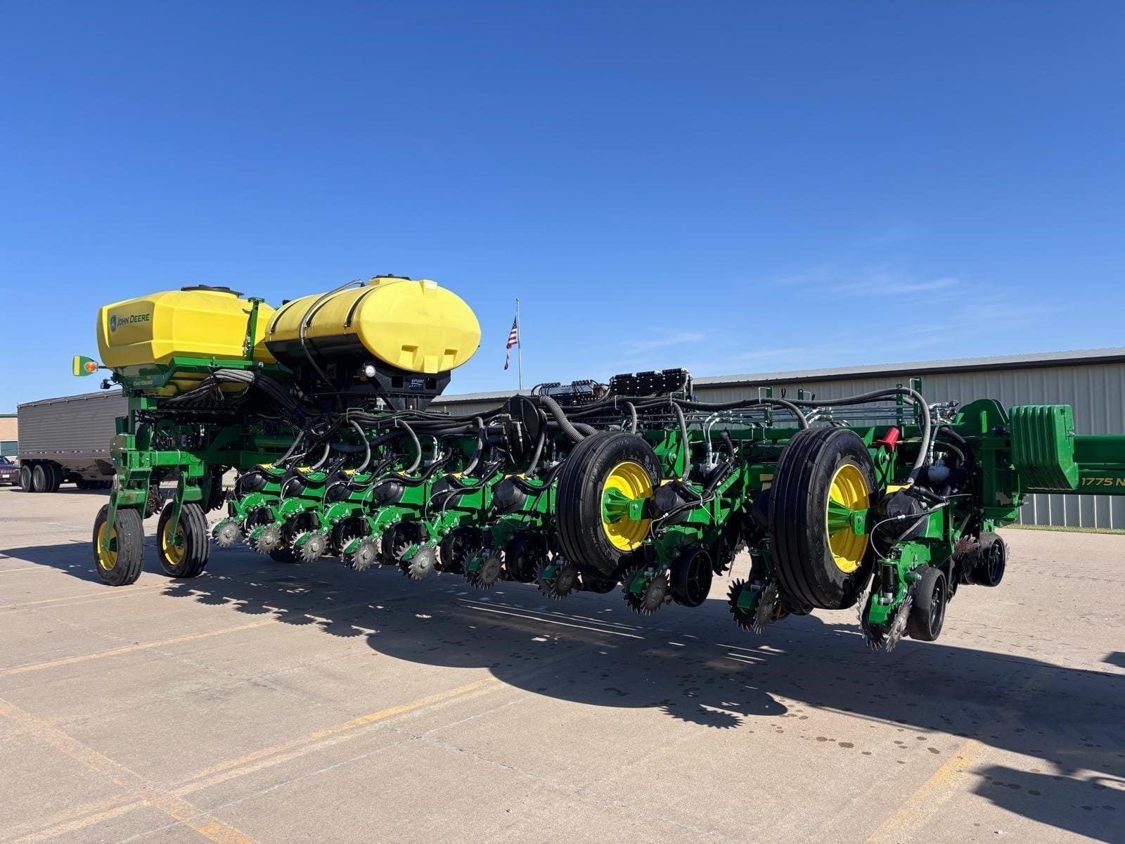 Main image John Deere 1775
