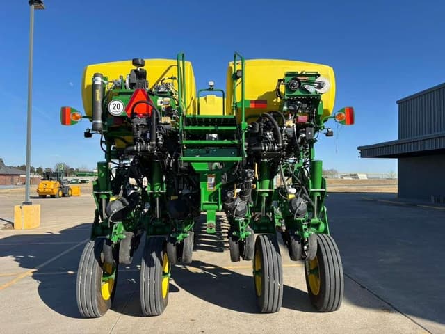 Image of John Deere 1775 equipment image 1