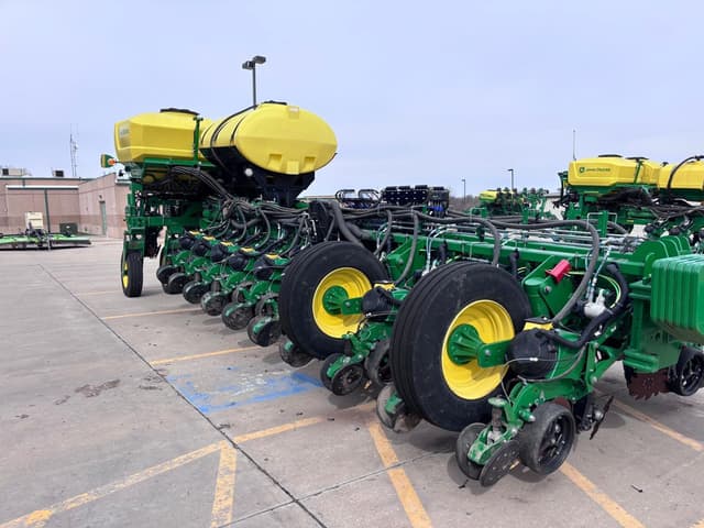 Image of John Deere 1775 equipment image 1