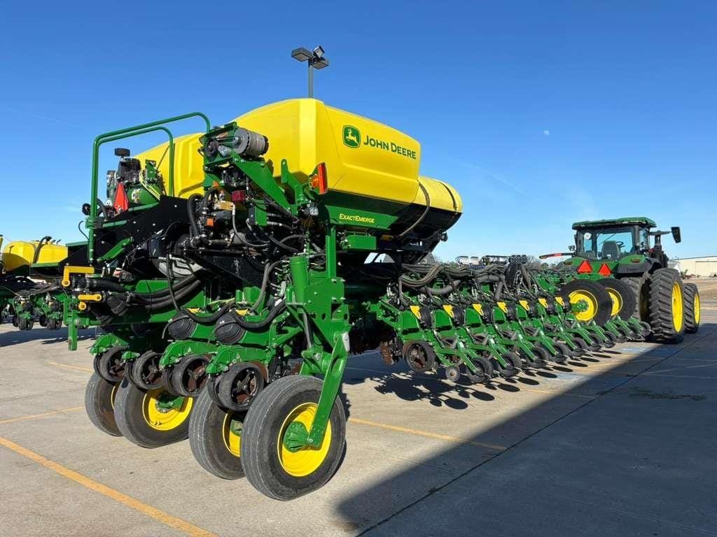 2024 John Deere 1775 Equipment Image0