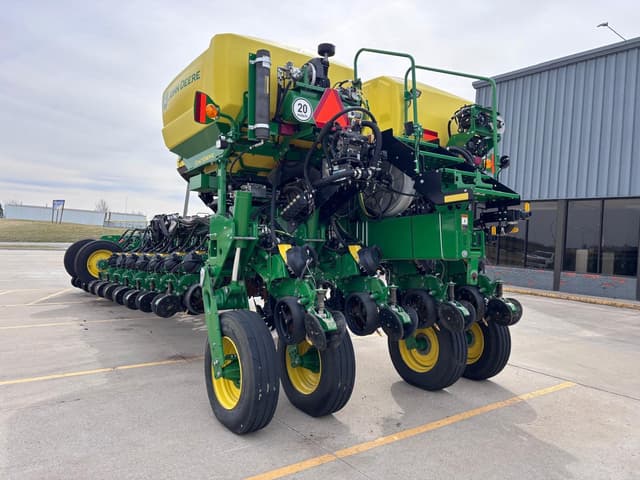 Image of John Deere 1775 equipment image 4