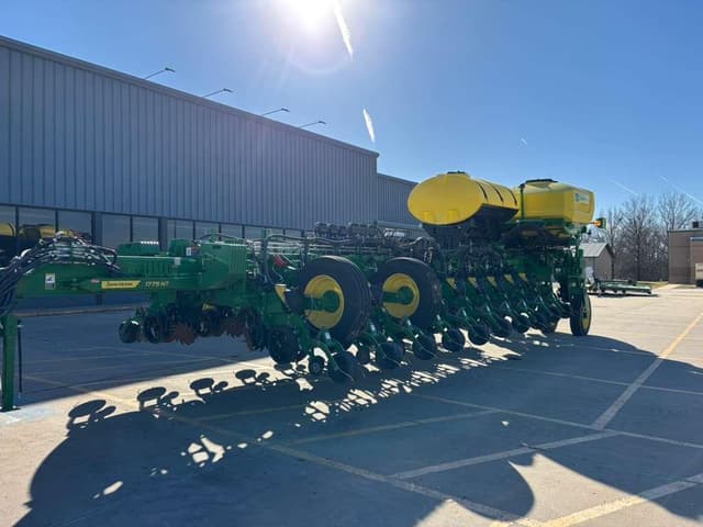 Image of John Deere 1775 equipment image 4