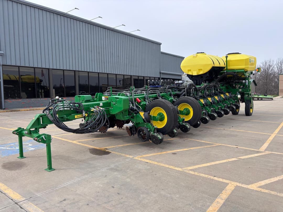 Image of John Deere 1775 Primary image