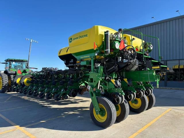 Image of John Deere 1775 equipment image 2