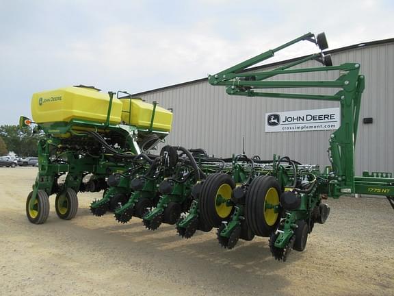 Image of John Deere 1775 equipment image 2