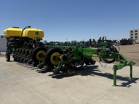 Image of John Deere 1775 equipment image 3