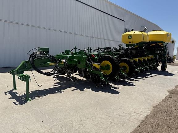 Image of John Deere 1775 equipment image 1