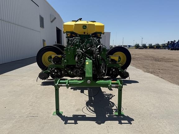Image of John Deere 1775 equipment image 2