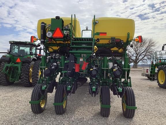 Image of John Deere 1775 equipment image 4