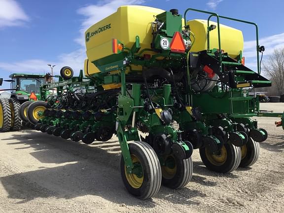 Image of John Deere 1775 equipment image 3