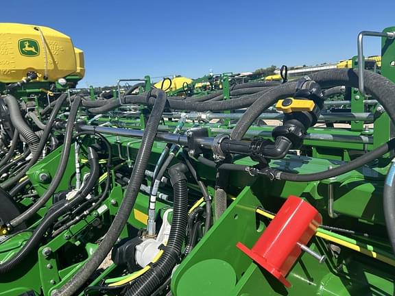 Image of John Deere 1775 equipment image 4