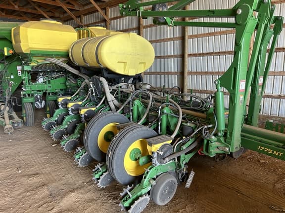 Image of John Deere 1775 equipment image 1