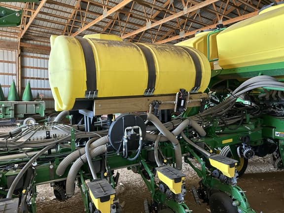 Image of John Deere 1775 equipment image 3
