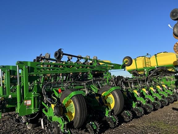 Image of John Deere 1775 Primary image