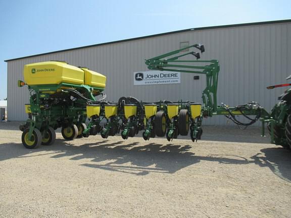 Image of John Deere 1775 Primary image