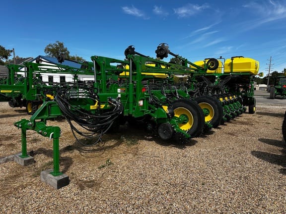 2024 John Deere 1775 Equipment Image0