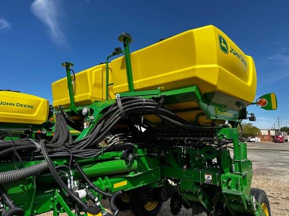 Image of John Deere 1775 equipment image 1