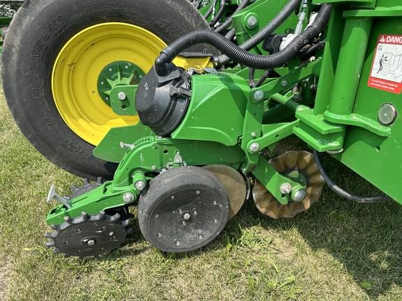 Image of John Deere 1775 equipment image 2