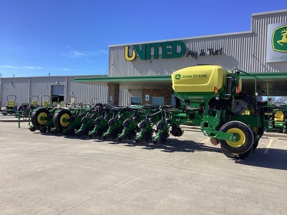 Image of John Deere 1775 equipment image 2