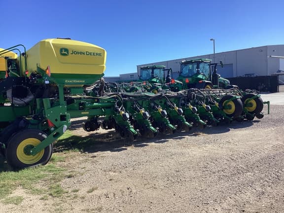 Image of John Deere 1775 equipment image 3