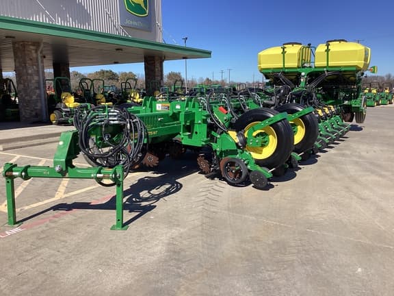 Image of John Deere 1775 equipment image 3