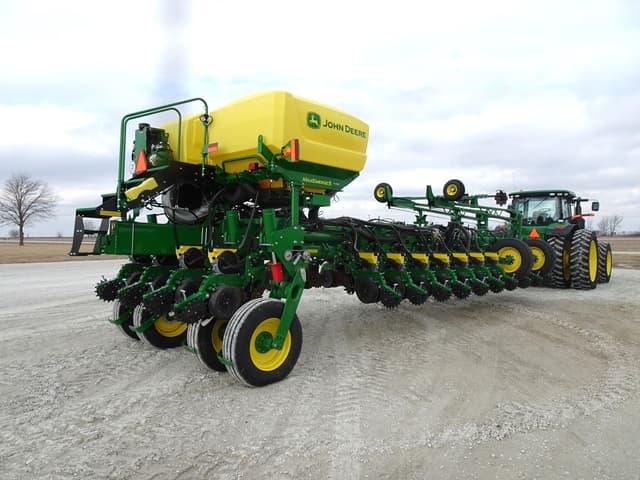 Image of John Deere 1775 equipment image 4