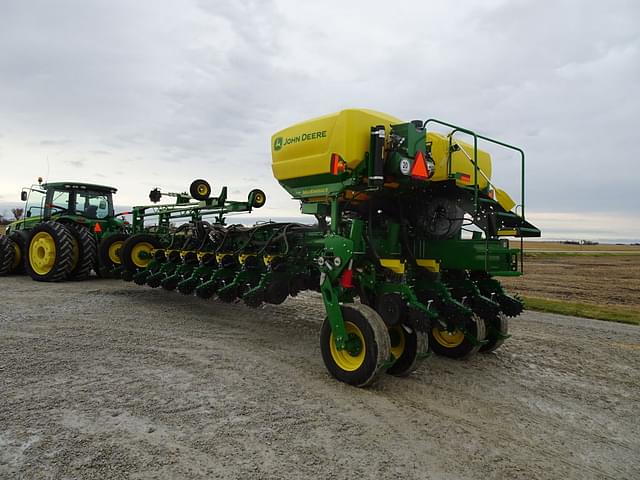 Image of John Deere 1775 equipment image 2