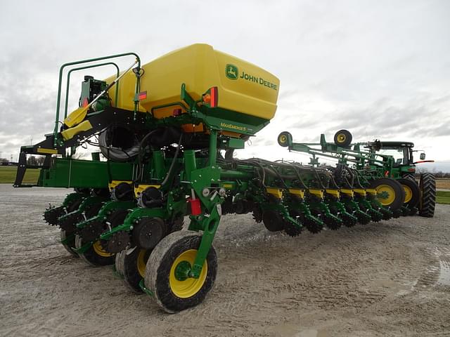 Image of John Deere 1775 equipment image 3