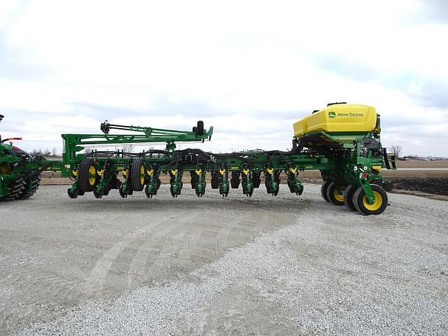 Image of John Deere 1775 equipment image 1