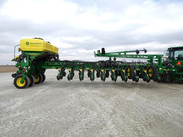 Image of John Deere 1775 equipment image 3