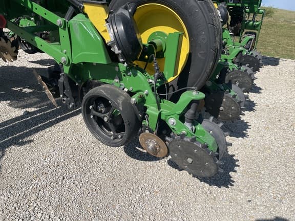 Image of John Deere 1775 equipment image 4