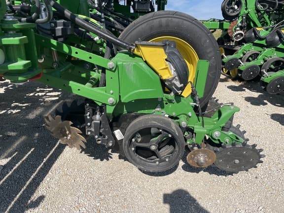 Image of John Deere 1775 equipment image 3