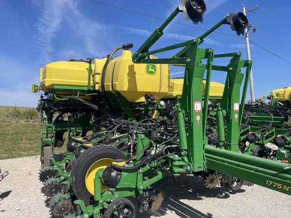 Image of John Deere 1775 equipment image 1
