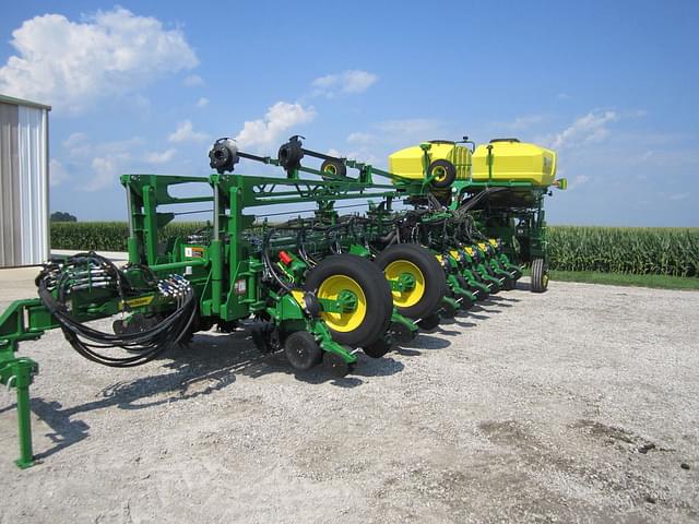 Image of John Deere 1775 equipment image 1