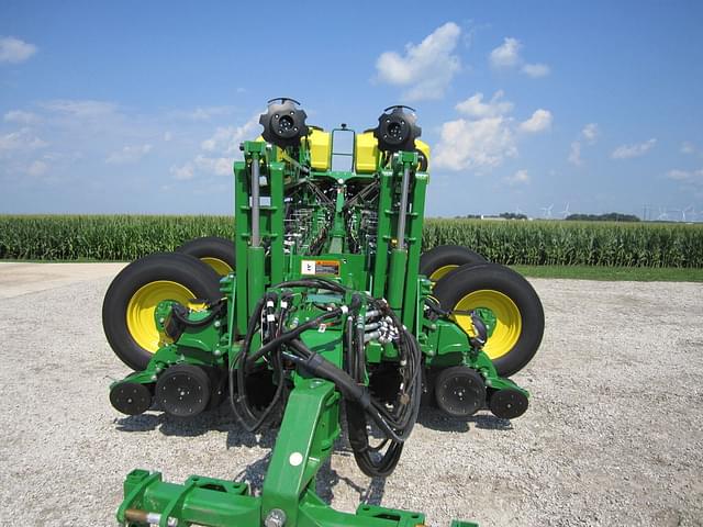 Image of John Deere 1775 equipment image 4