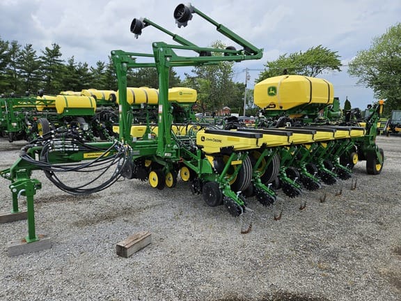 Main image John Deere 1775