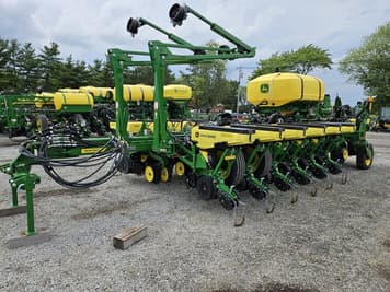 Main image John Deere 1775