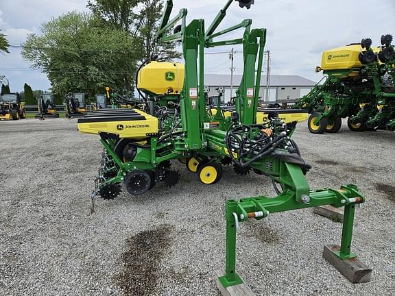 Image of John Deere 1775 equipment image 1