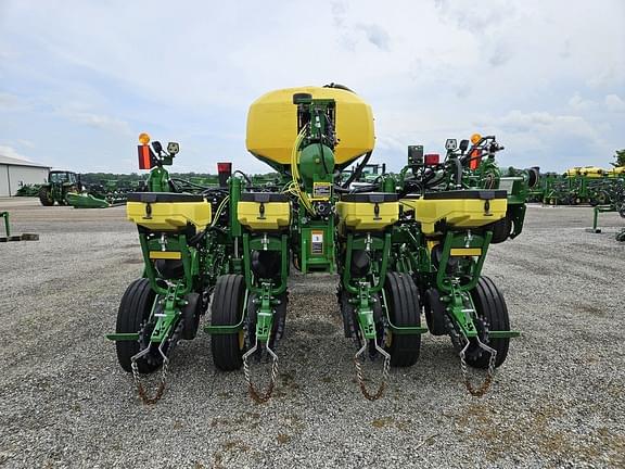 Image of John Deere 1775 equipment image 3