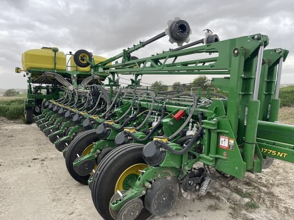 Image of John Deere 1775 equipment image 2